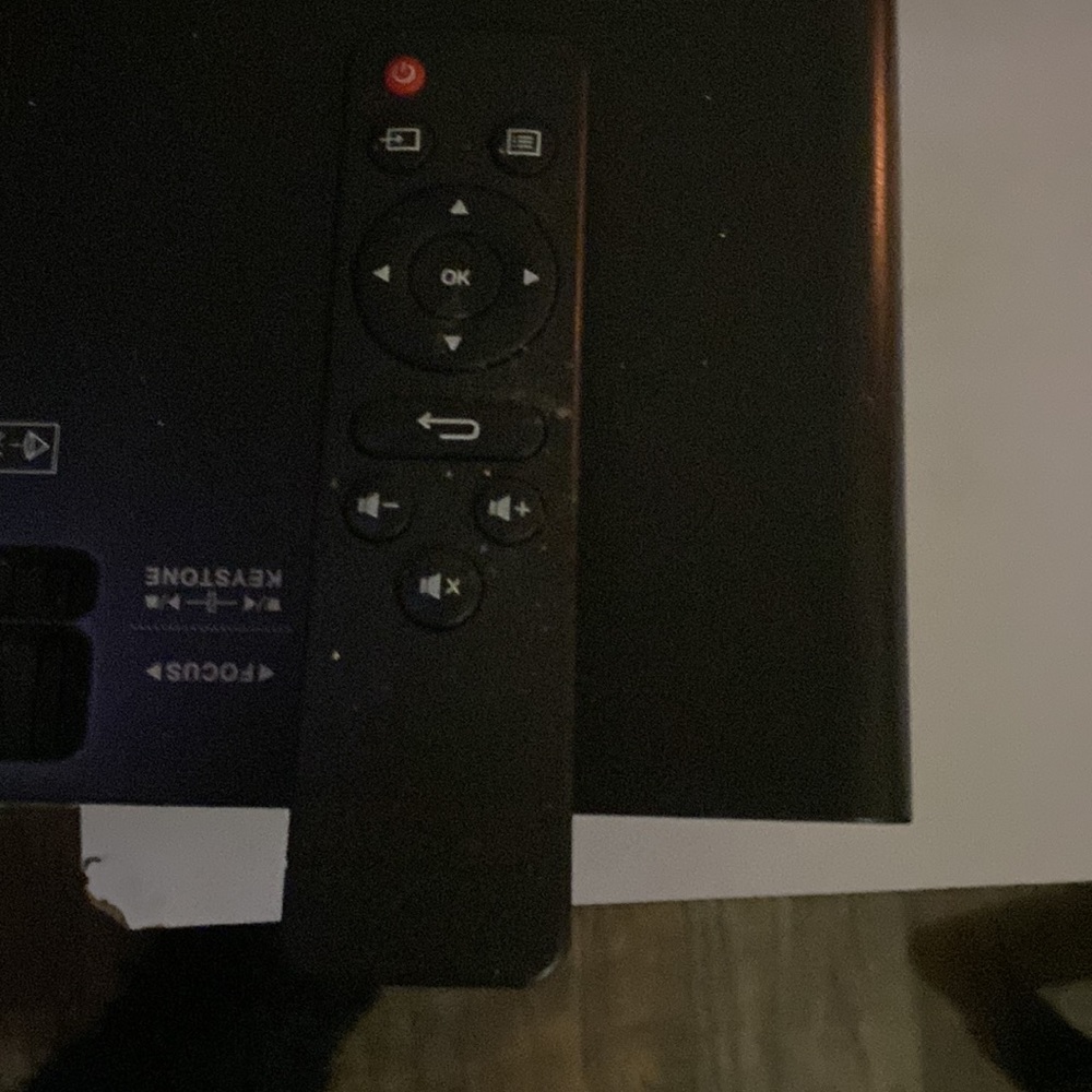 Keystone projector with remote - Picture 4 of 4